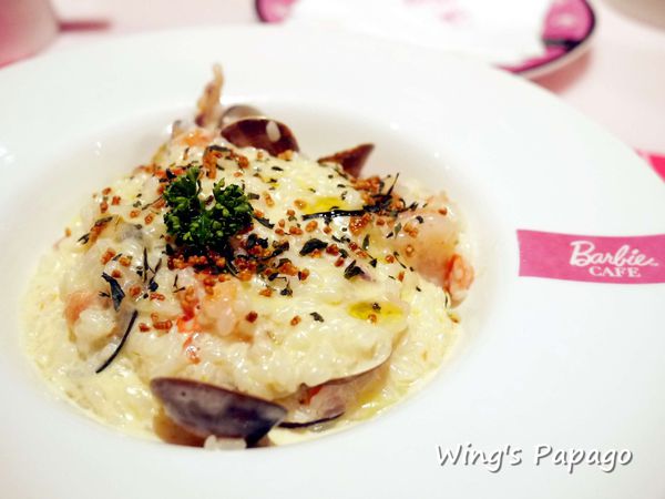 Barbie Cafe 芭比時尚主題餐廳：夢幻滿屋。讓人目不瑕給的【Barbie Cafe】芭比餐廳體驗