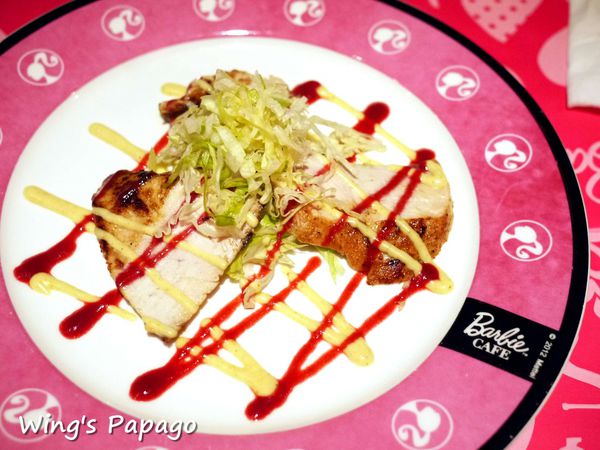 Barbie Cafe 芭比時尚主題餐廳：夢幻滿屋。讓人目不瑕給的【Barbie Cafe】芭比餐廳體驗