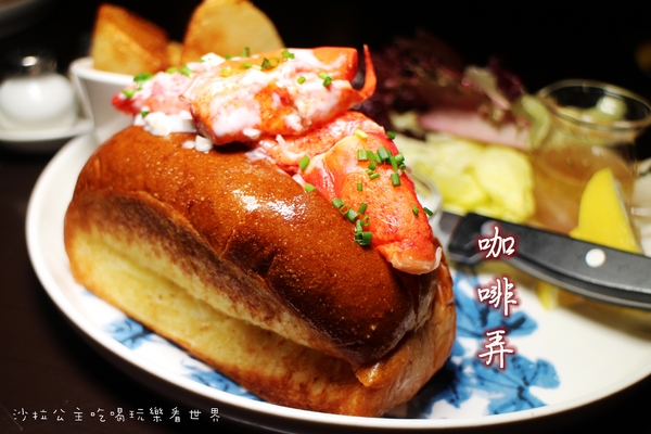 咖啡弄(忠孝店):我在『咖啡弄(忠孝店)』吃排骨飯/鬆餅/龍蝦堡/東區下午茶