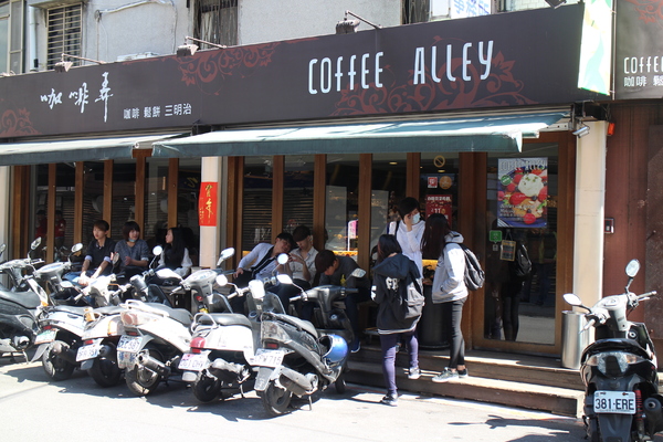 咖啡弄(忠孝店):我在『咖啡弄(忠孝店)』吃排骨飯/鬆餅/龍蝦堡/東區下午茶