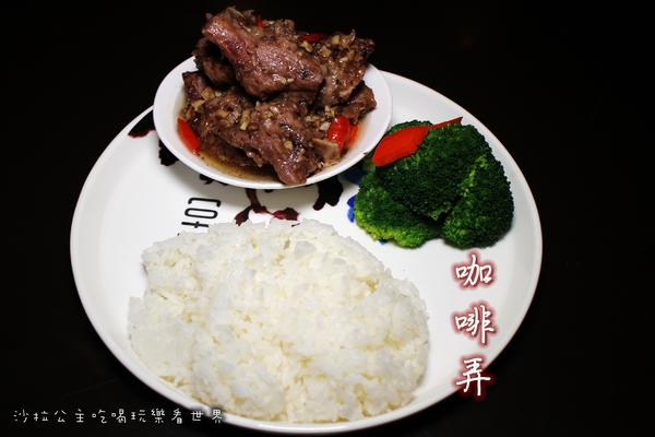 咖啡弄(忠孝店):我在『咖啡弄(忠孝店)』吃排骨飯/鬆餅/龍蝦堡/東區下午茶