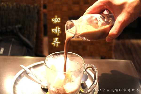 咖啡弄(忠孝店):我在『咖啡弄(忠孝店)』吃排骨飯/鬆餅/龍蝦堡/東區下午茶