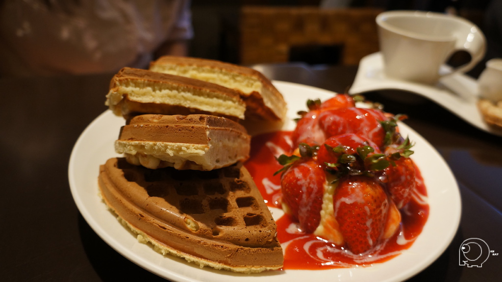 草莓冰淇淋鬆餅