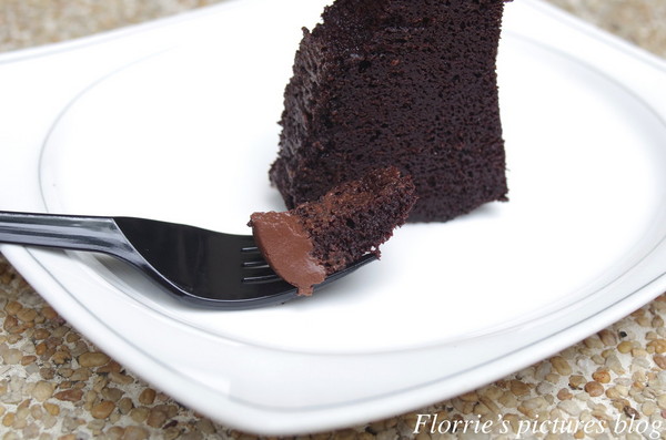 貝克街:BaCo Street貝克街.謎 巧克力蛋糕(綠玉皇冠)~香濃迷人的可可香氣,怕胖的我都不禁一口接一口!