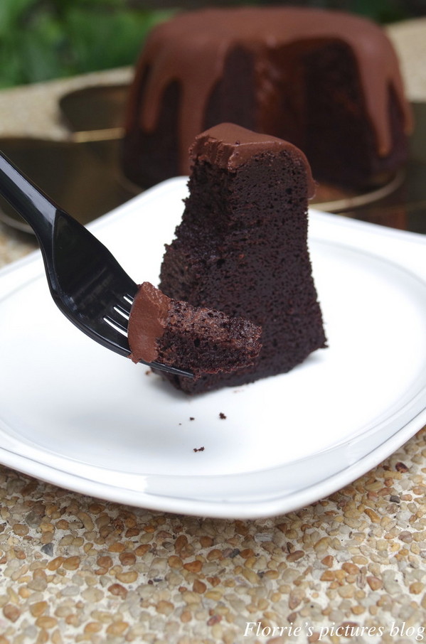 貝克街:BaCo Street貝克街.謎 巧克力蛋糕(綠玉皇冠)~香濃迷人的可可香氣,怕胖的我都不禁一口接一口!