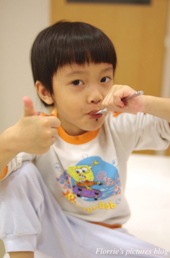 貝克街:BaCo Street貝克街.謎 巧克力蛋糕(綠玉皇冠)~香濃迷人的可可香氣,怕胖的我都不禁一口接一口!