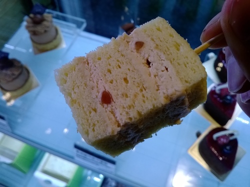 瑪多拉 Ma.Do.Ra(民權店)：意想不到創意蛋糕!!!起司、蛋糕捲瘋狂試吃~>.<~瑪朵拉Ma.Do.Ra