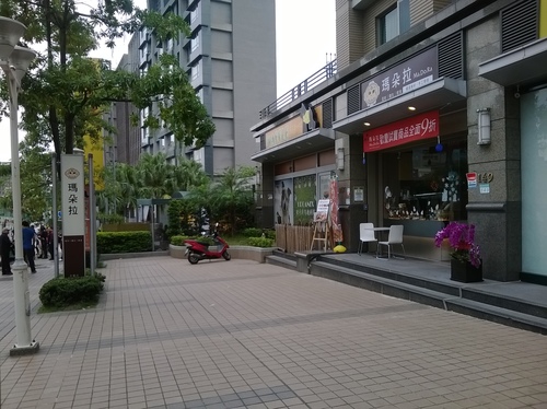 瑪多拉 Ma.Do.Ra(民權店)：意想不到創意蛋糕!!!起司、蛋糕捲瘋狂試吃~>.<~瑪朵拉Ma.Do.Ra