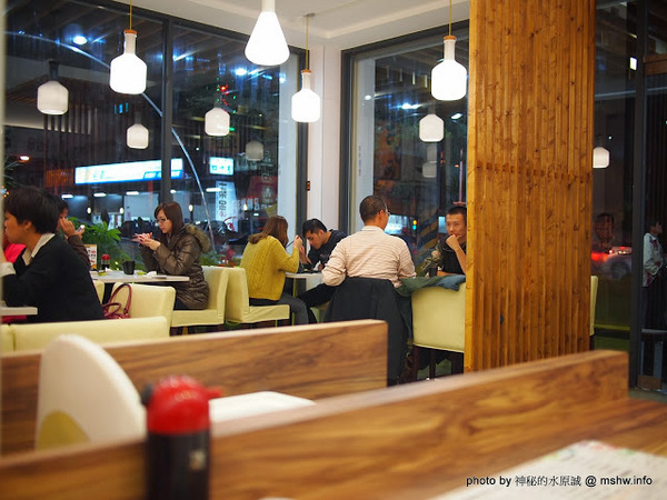 一築金野台(黎明店):【食記】台中西屯-一築金野台 CHU MIN生魚片.拉麵.壽司-黎明店 : 原來還有能夠當水喝的豚骨湯,ㄧ碗麵打壞ㄧ家店T_T