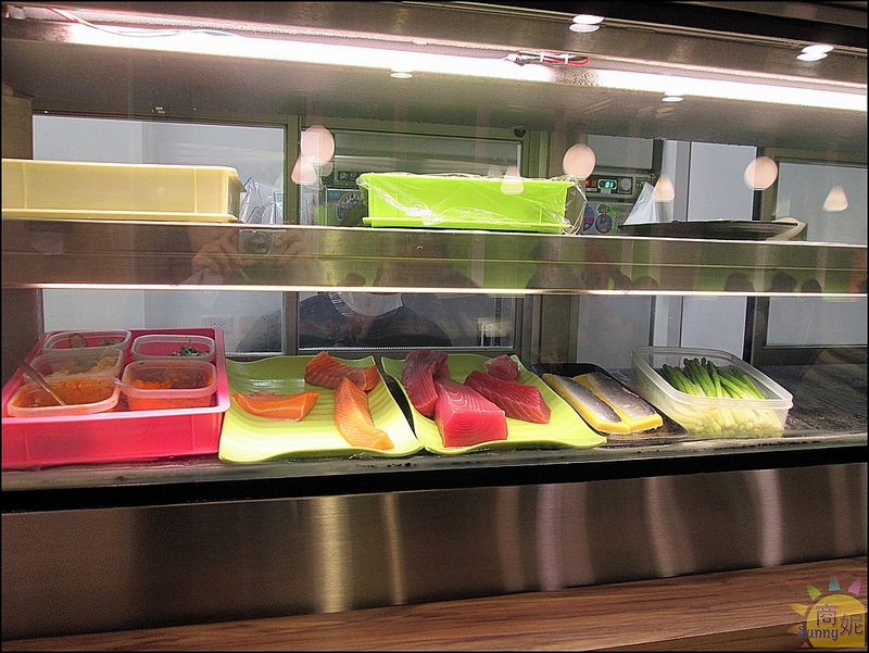 一築金野台居食屋生魚片