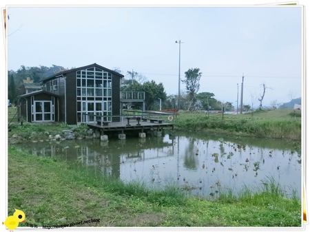 台北-南港山水綠生態-山豬窟化身成池畔木屋-小屋