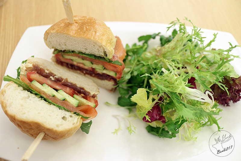 Banbi217 美食旅遊: [台北大安區]Knutsen Petite肯努森咖啡館,好日光陪襯好咖啡、甜點、輕食(捷運信義安和站)