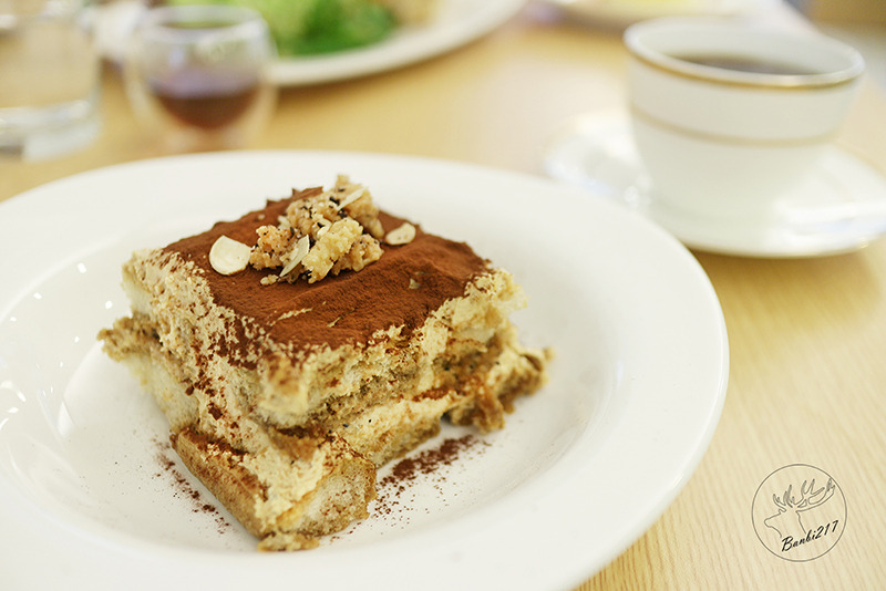 Banbi217 美食旅遊: [台北大安區]Knutsen Petite肯努森咖啡館,好日光陪襯好咖啡、甜點、輕食(捷運信義安和站)