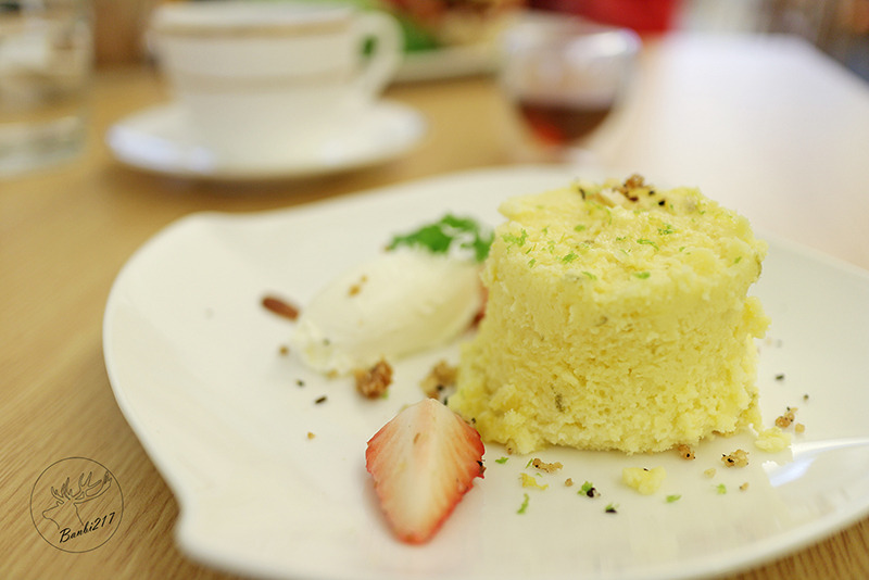 Banbi217 美食旅遊: [台北大安區]Knutsen Petite肯努森咖啡館,好日光陪襯好咖啡、甜點、輕食(捷運信義安和站)