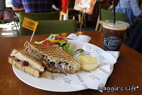CAMPUS CAFE(南京店)：台北美食。捷運南京三民【CAMPUS CAFE】康熙來了推薦咖啡廳◆早午餐。帕尼尼。漢堡。三明治。義大利麵。燉飯。免服務費