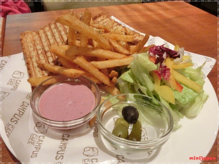 Campus cafe~明太子雞肉帕尼尼另一面.JPG