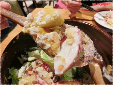 Campus cafe~特製木碗凱薩沙拉拍拍.JPG