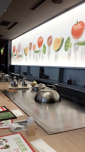 hot7新鐵板料理(基隆路店):【羽諾食記】六張梨捷運美食~hot 7新鐵板料理