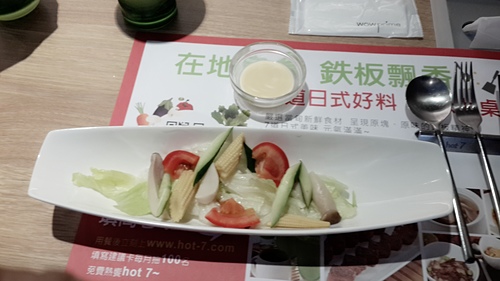 hot7新鐵板料理(基隆路店):【羽諾食記】六張梨捷運美食~hot 7新鐵板料理