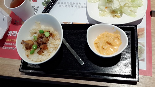 hot7新鐵板料理(基隆路店):【羽諾食記】六張梨捷運美食~hot 7新鐵板料理