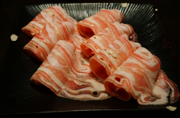 上乘三家涮涮鍋共和國(和平店)：【台北．捷運麟光站】上乘三家-「摩登時尚風。美味竹炭鍋驚豔」