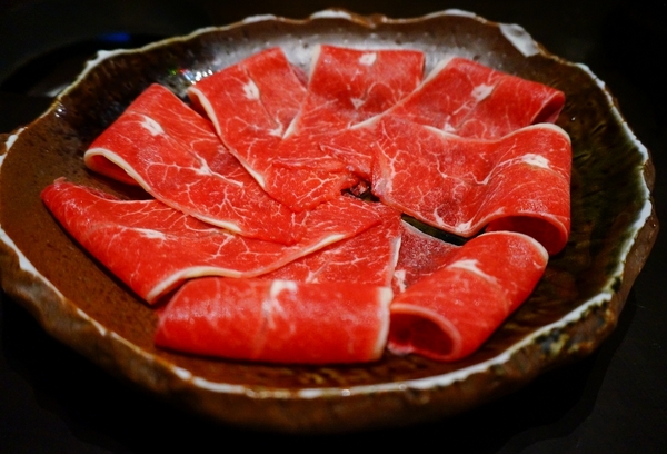 上乘三家涮涮鍋共和國(和平店)：【台北．捷運麟光站】上乘三家-「摩登時尚風。美味竹炭鍋驚豔」