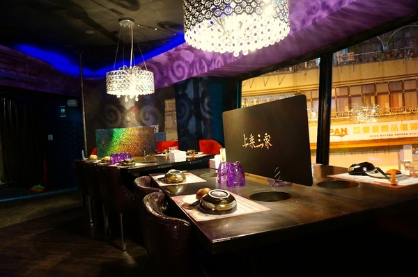 上乘三家涮涮鍋共和國(和平店)：【台北．捷運麟光站】上乘三家-「摩登時尚風。美味竹炭鍋驚豔」