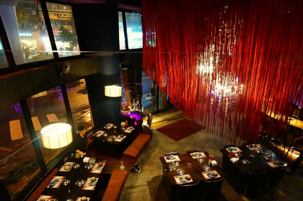 上乘三家涮涮鍋共和國(和平店)：【台北．捷運麟光站】上乘三家-「摩登時尚風。美味竹炭鍋驚豔」