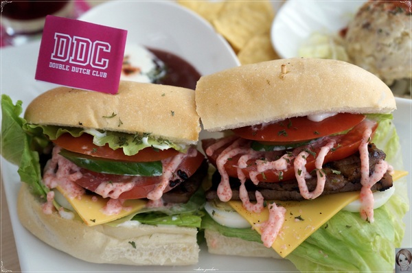 DDC CAFE:台北 捷運忠孝敦化 DDC CAFE~愛心麻糬鬆餅好黏蜜