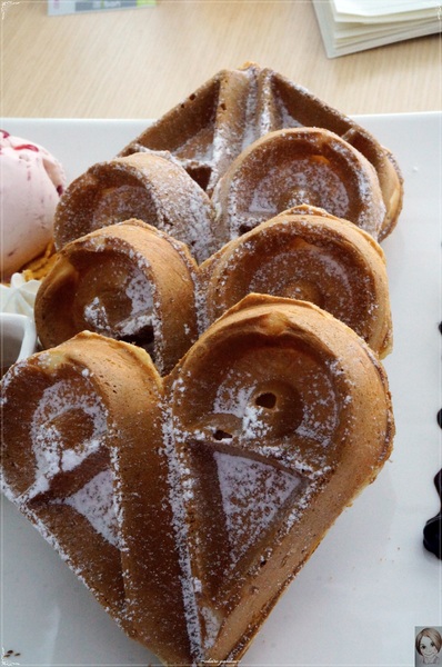 DDC CAFE:台北 捷運忠孝敦化 DDC CAFE~愛心麻糬鬆餅好黏蜜