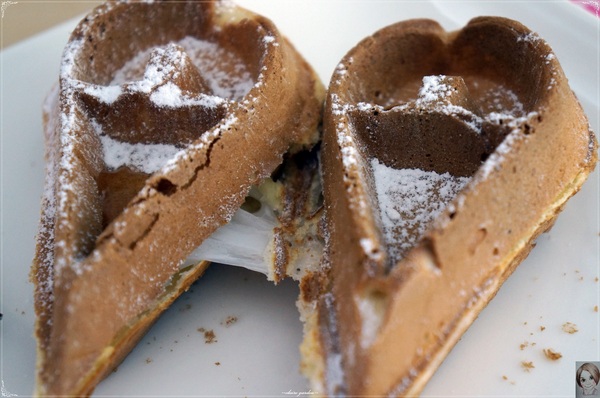 DDC CAFE:台北 捷運忠孝敦化 DDC CAFE~愛心麻糬鬆餅好黏蜜