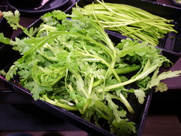 大漠紅頂級蒙古鍋：＜桃園｜麻辣鍋＞大漠紅頂級蒙古鍋吃到飽～火烤兩吃～美味香草豬～粉嫩豬肝～國寶魚　　