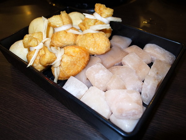 大漠紅頂級蒙古鍋：＜桃園｜麻辣鍋＞大漠紅頂級蒙古鍋吃到飽～火烤兩吃～美味香草豬～粉嫩豬肝～國寶魚　　