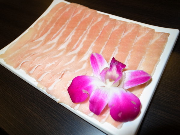 大漠紅頂級蒙古鍋：＜桃園｜麻辣鍋＞大漠紅頂級蒙古鍋吃到飽～火烤兩吃～美味香草豬～粉嫩豬肝～國寶魚　　