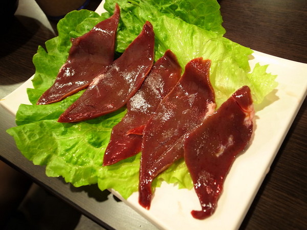 大漠紅頂級蒙古鍋：＜桃園｜麻辣鍋＞大漠紅頂級蒙古鍋吃到飽～火烤兩吃～美味香草豬～粉嫩豬肝～國寶魚　　