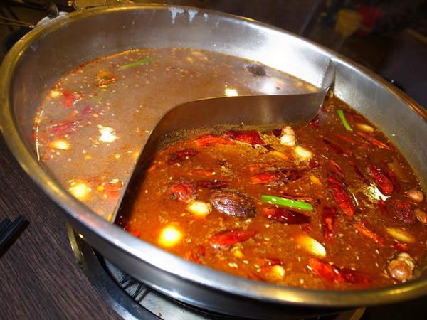 大漠紅頂級蒙古鍋：＜桃園｜麻辣鍋＞大漠紅頂級蒙古鍋吃到飽～火烤兩吃～美味香草豬～粉嫩豬肝～國寶魚　　