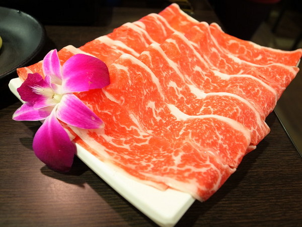 大漠紅頂級蒙古鍋：＜桃園｜麻辣鍋＞大漠紅頂級蒙古鍋吃到飽～火烤兩吃～美味香草豬～粉嫩豬肝～國寶魚　　