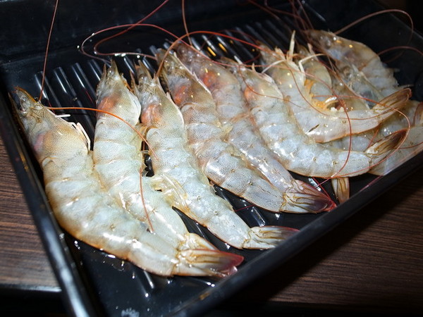 大漠紅頂級蒙古鍋：＜桃園｜麻辣鍋＞大漠紅頂級蒙古鍋吃到飽～火烤兩吃～美味香草豬～粉嫩豬肝～國寶魚　　