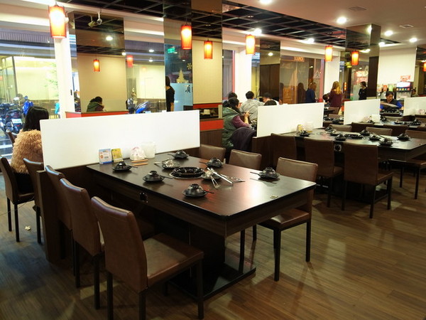 大漠紅頂級蒙古鍋：＜桃園｜麻辣鍋＞大漠紅頂級蒙古鍋吃到飽～火烤兩吃～美味香草豬～粉嫩豬肝～國寶魚　　