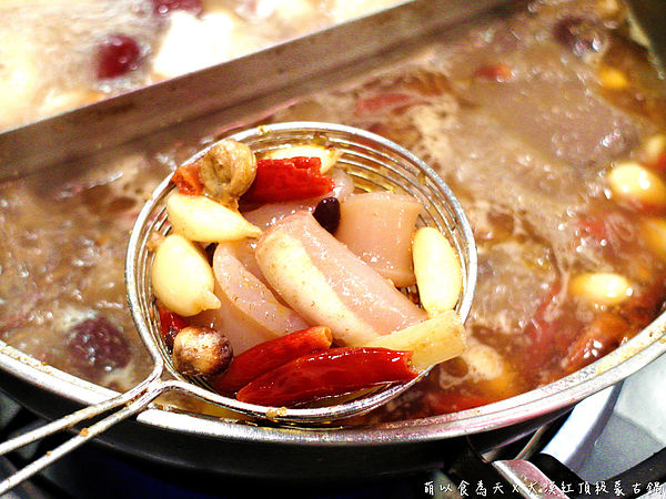 大漠紅頂級蒙古鍋：《口碑券。四十三彈》蒙古豪情鍋物料理【大漠紅頂級蒙古鍋】（蒙古鍋、天香回味鍋、香草豬、吃到飽、桃園市）