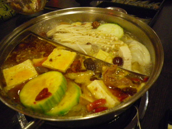 大漠紅頂級蒙古鍋:【大漠紅頂級蒙古鍋】有大漠豪情縱橫鍋物的爽快