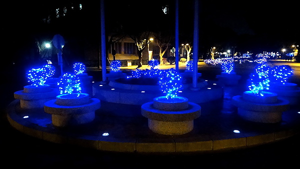 輔仁大學:【台北新莊】2013天主教輔仁大學聖誕燈海!一年一度的浪漫氛圍!