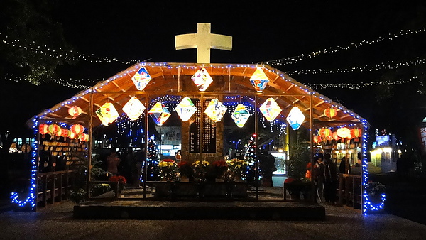 輔仁大學:【台北新莊】2013天主教輔仁大學聖誕燈海!一年一度的浪漫氛圍!