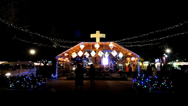 輔仁大學:【台北新莊】2013天主教輔仁大學聖誕燈海!一年一度的浪漫氛圍!