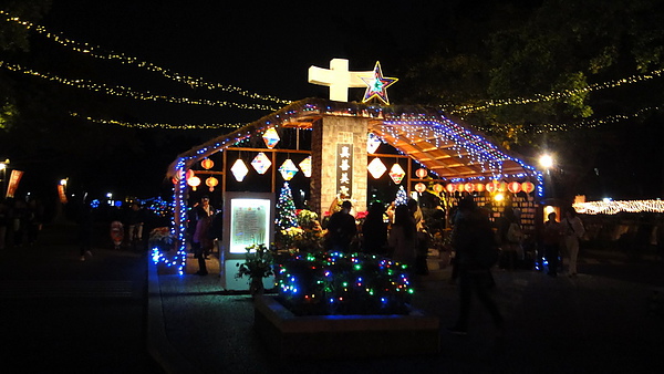 輔仁大學:【台北新莊】2013天主教輔仁大學聖誕燈海!一年一度的浪漫氛圍!