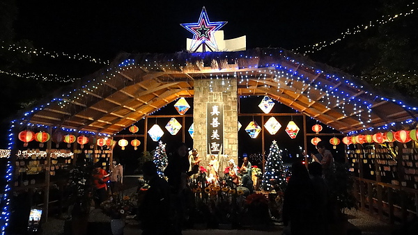 輔仁大學:【台北新莊】2013天主教輔仁大學聖誕燈海!一年一度的浪漫氛圍!