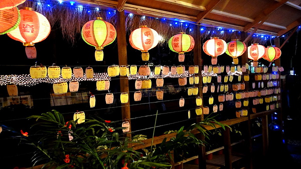 輔仁大學:【台北新莊】2013天主教輔仁大學聖誕燈海!一年一度的浪漫氛圍!