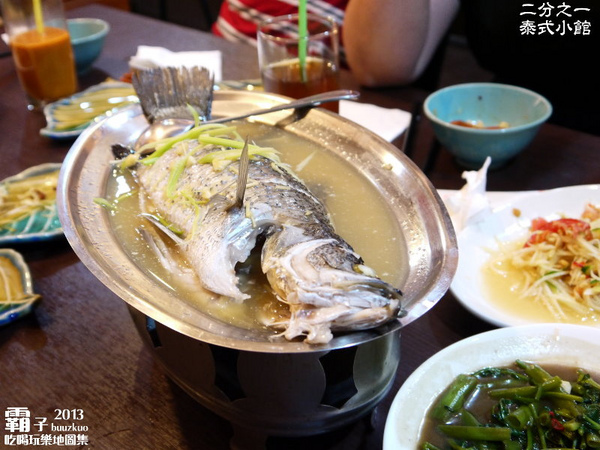 二分之一泰式小館：二分之一泰式小館，平價泰式料理，四人合菜很划算。