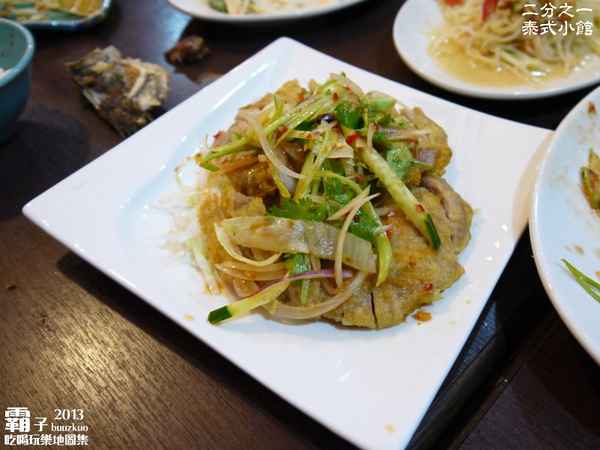 二分之一泰式小館：二分之一泰式小館，平價泰式料理，四人合菜很划算。