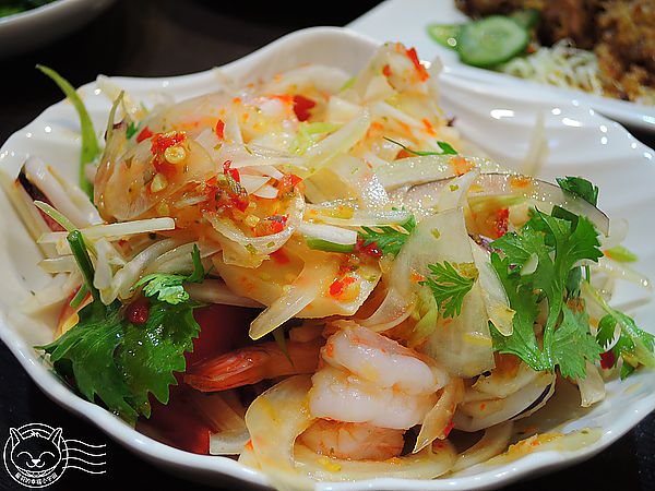 二分之一泰式小館:※ 二分之一泰式小館 ※ 【星羽愛美食-台中】便宜好吃泰式料理,商業四人套餐CP值直衝天際,料多味美還附飲料~